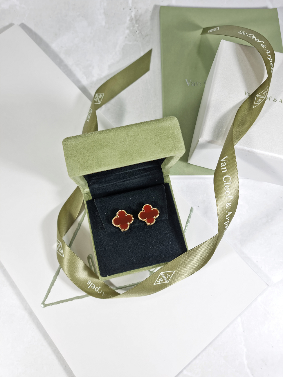 Украшение Van Cleef & Arpels  Vintage Alhambra Earrings  VCARD40400 