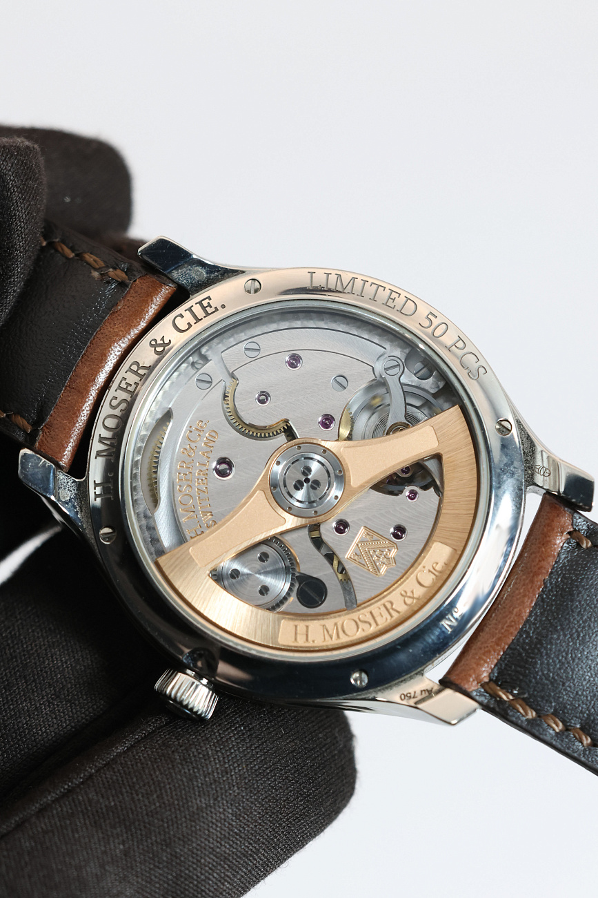 Часы H. Moser & Cie  Endeavour Centre Seconds White Gold  Blue Lagoon 40mm  1200-0206