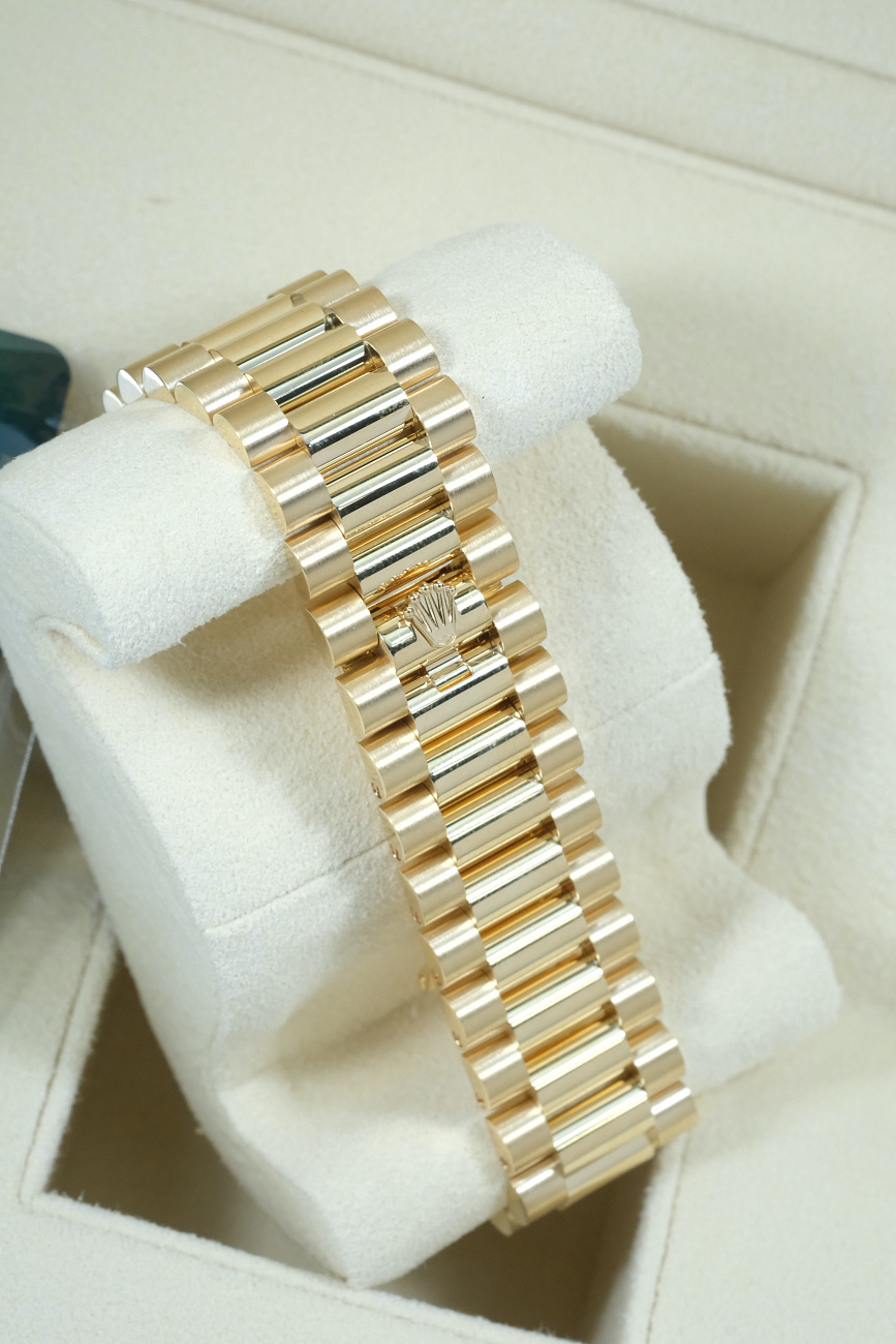 Часы Rolex  Day Date 40Mm Yellow Gold New Champagne Dial  228238