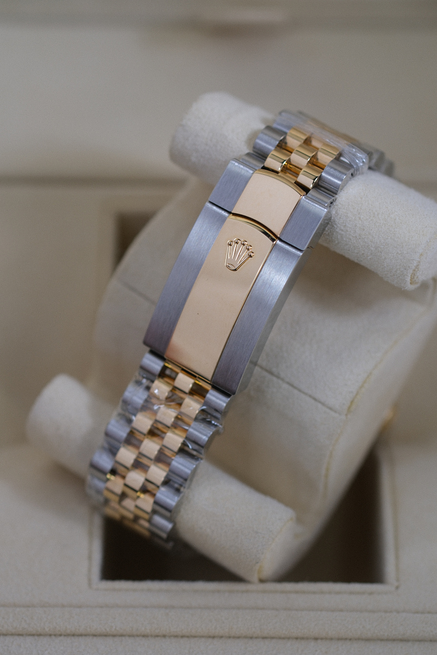 Часы Rolex  - Sky-Dweller 42Mm Steel And Yellow White Dial  336933