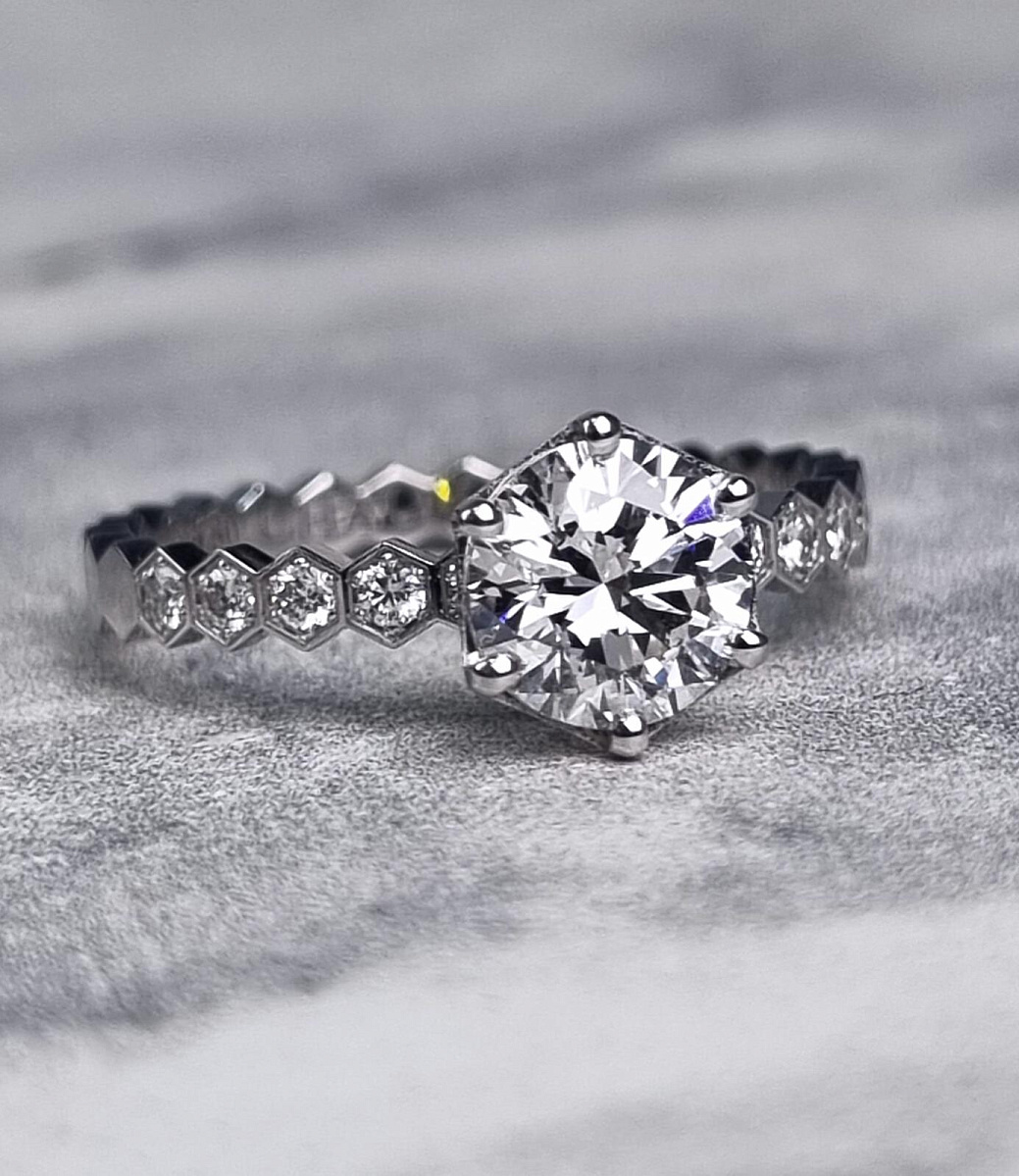 Chaumet в наличии в Москве в &quot;Мануфактуре&quot;! 