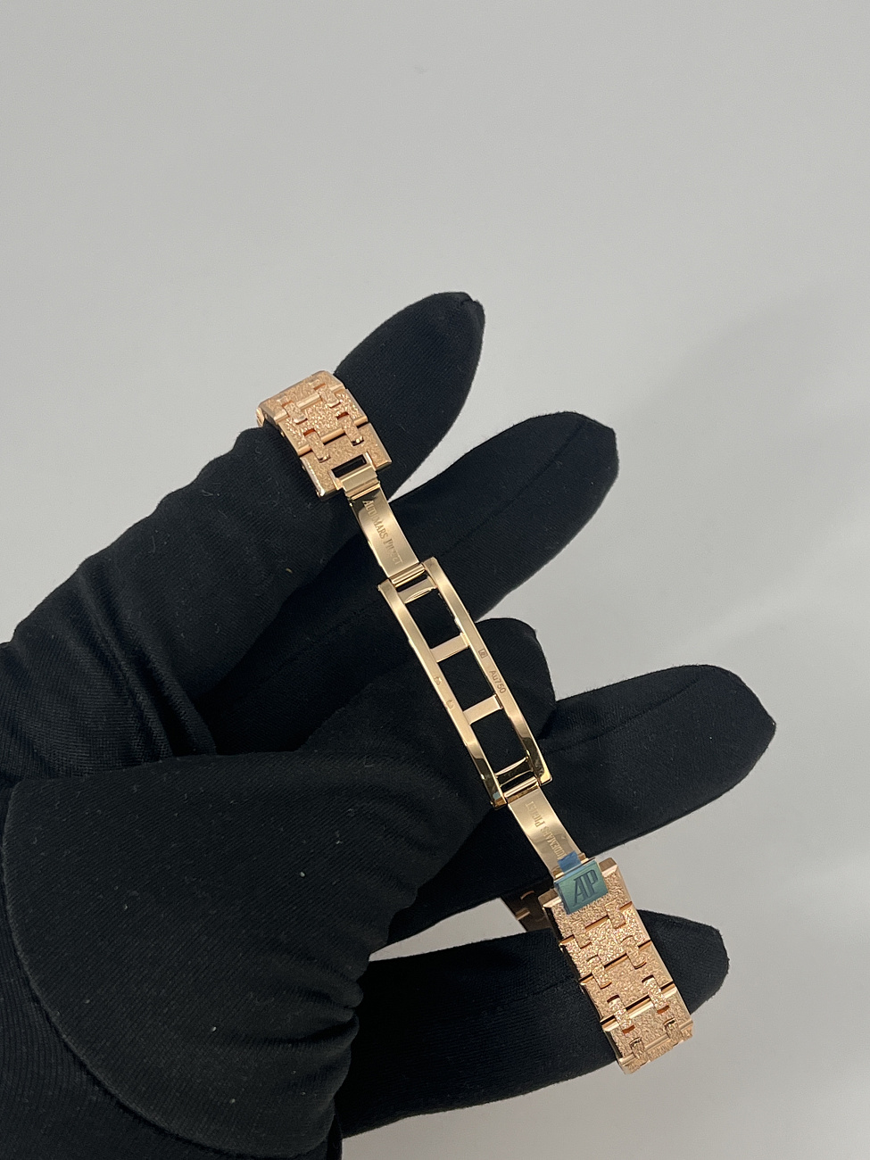 Часы Audemars Piguet  Royal Oak Mini Frosted Rose Gold 23Mm  67630OR.GG.1312OR.01