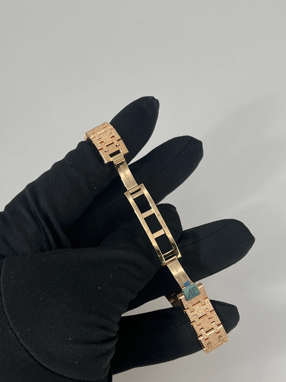 Часы Audemars Piguet  Royal Oak Mini Frosted Rose Gold 23Mm  67630OR.GG.1312OR.01