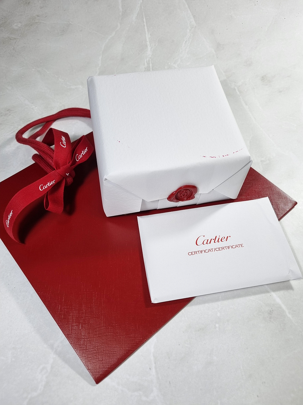 Украшение Cartier  Love Bracelet, Small Model, 6 Diamonds Wg  B6047717 