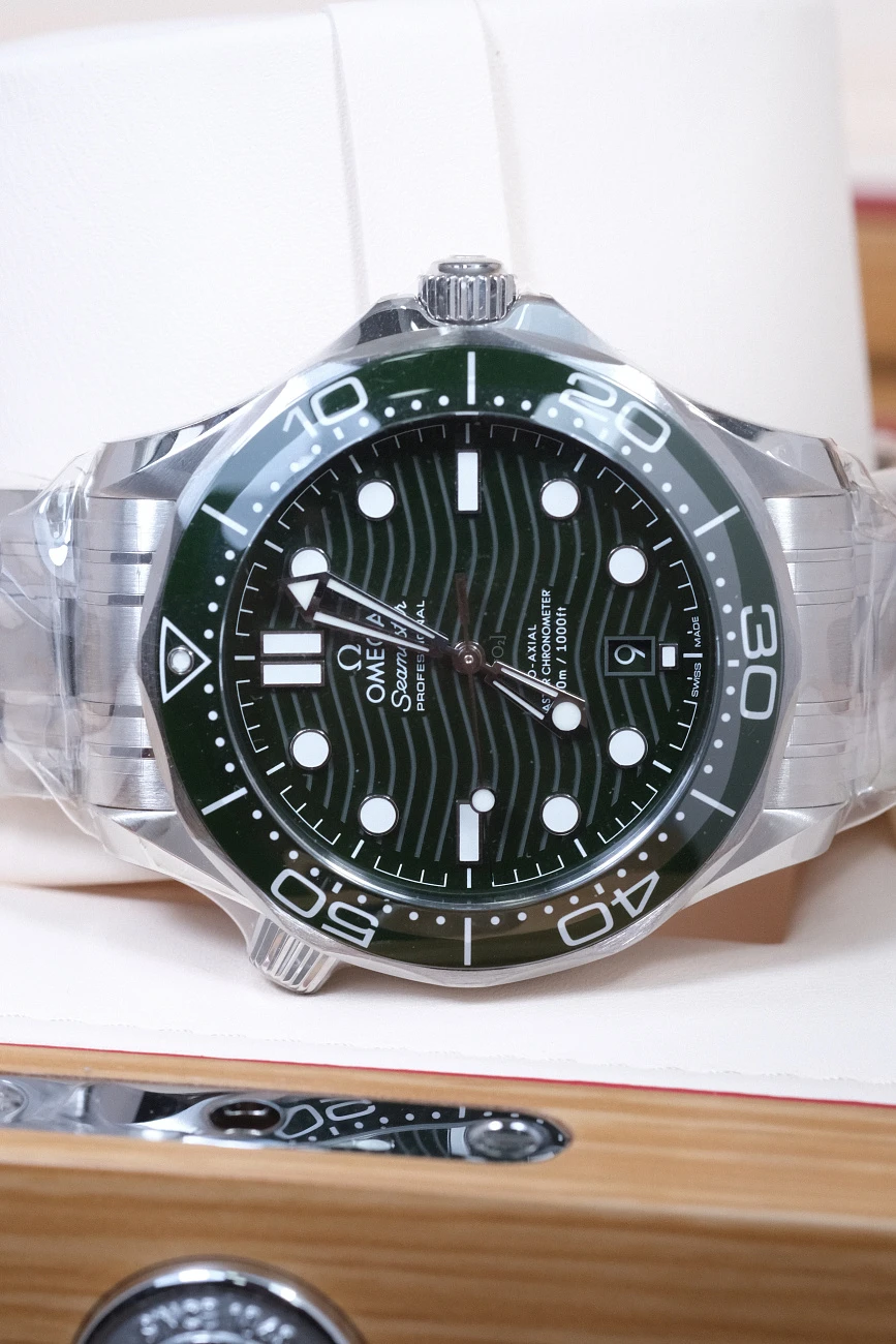 Часы Omega  Seamaster Diver 300M Co‑Axial Master Chronometer 42 Mm Green Dial  210.30.42.20.10.001 