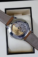 Часы Patek Philippe  Complications Calatrava Weekly Calendar Silvery Opaline Dial 40 mm  5212A-001