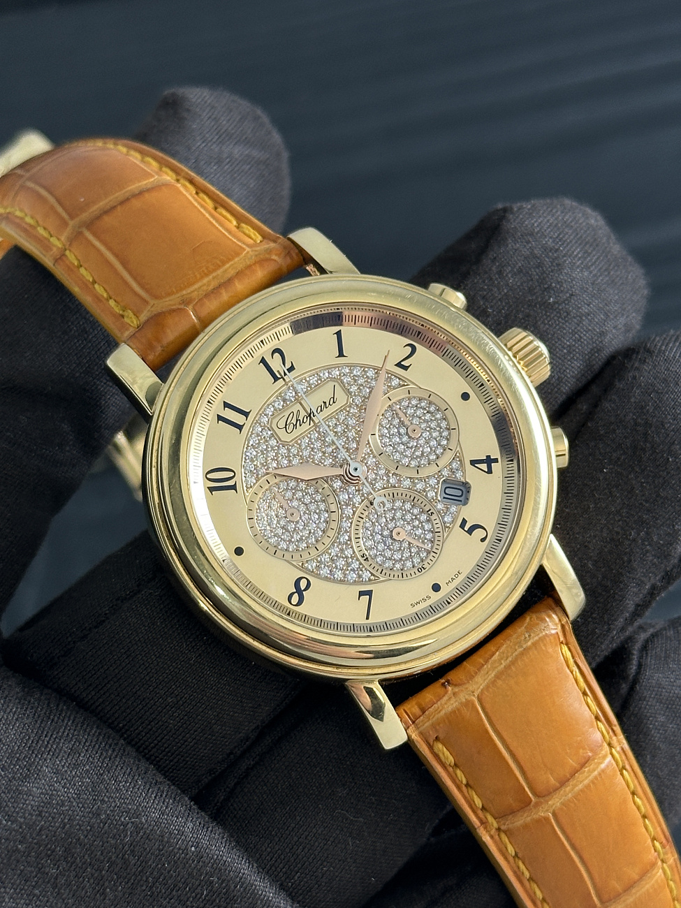 Часы Chopard  Limited Edition Elton John Aids Foundation Chronograph 18K Yellow Gold 39Mm  16/1868