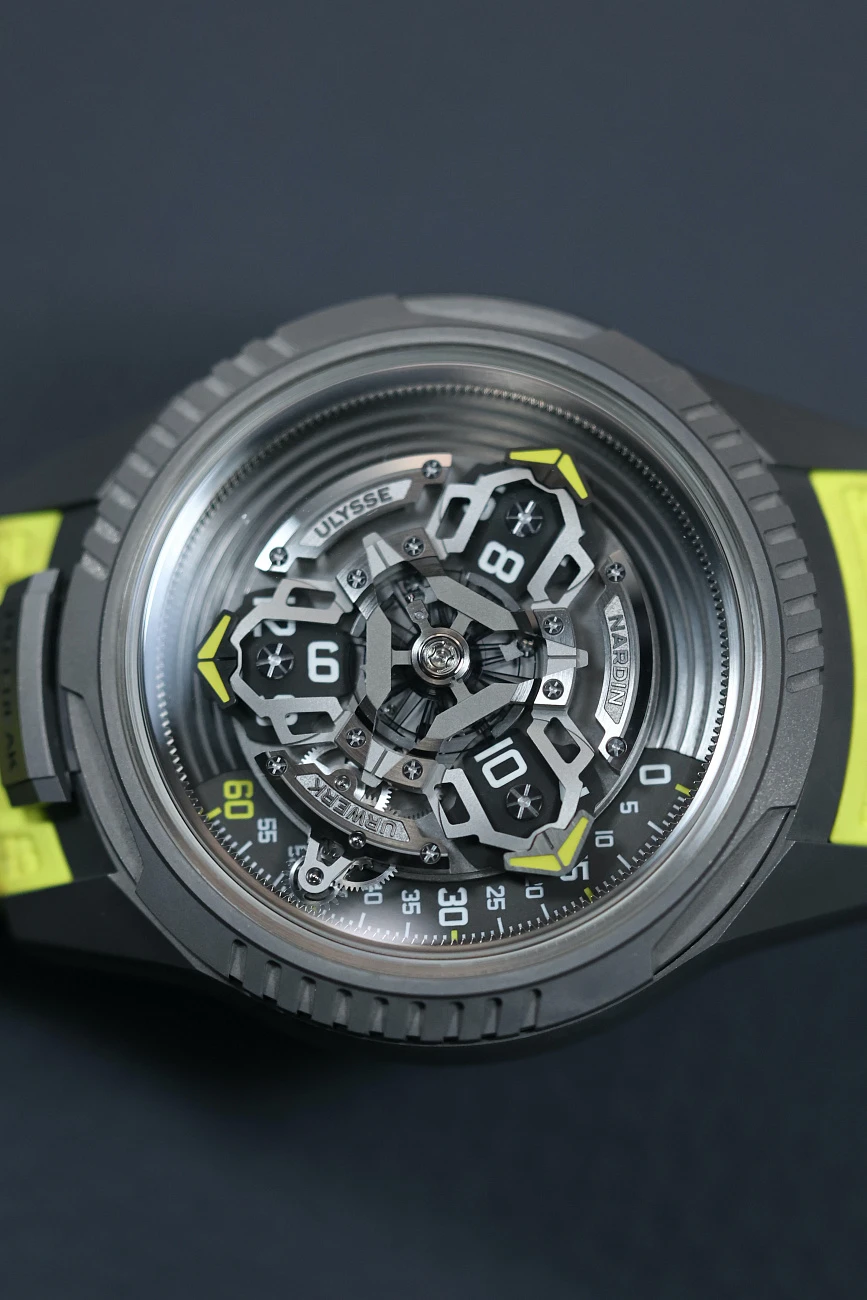 Часы Urwerk  UR-FREAK   2413-500LE-2A-UR/3B
