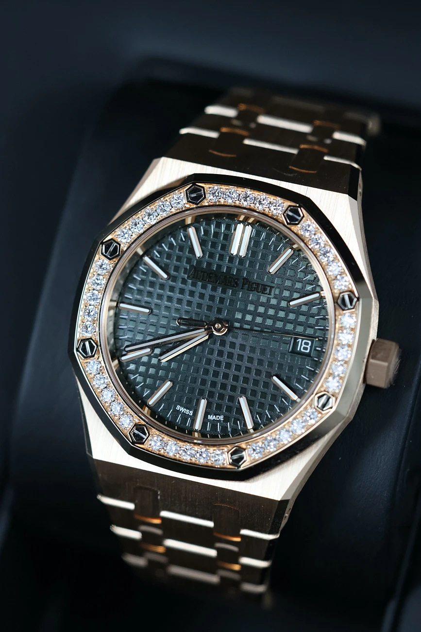 Часы Audemars Piguet  Royal Oak 37Mm Rose Gold Green Dial  15551OR.ZZ.1356OR.06