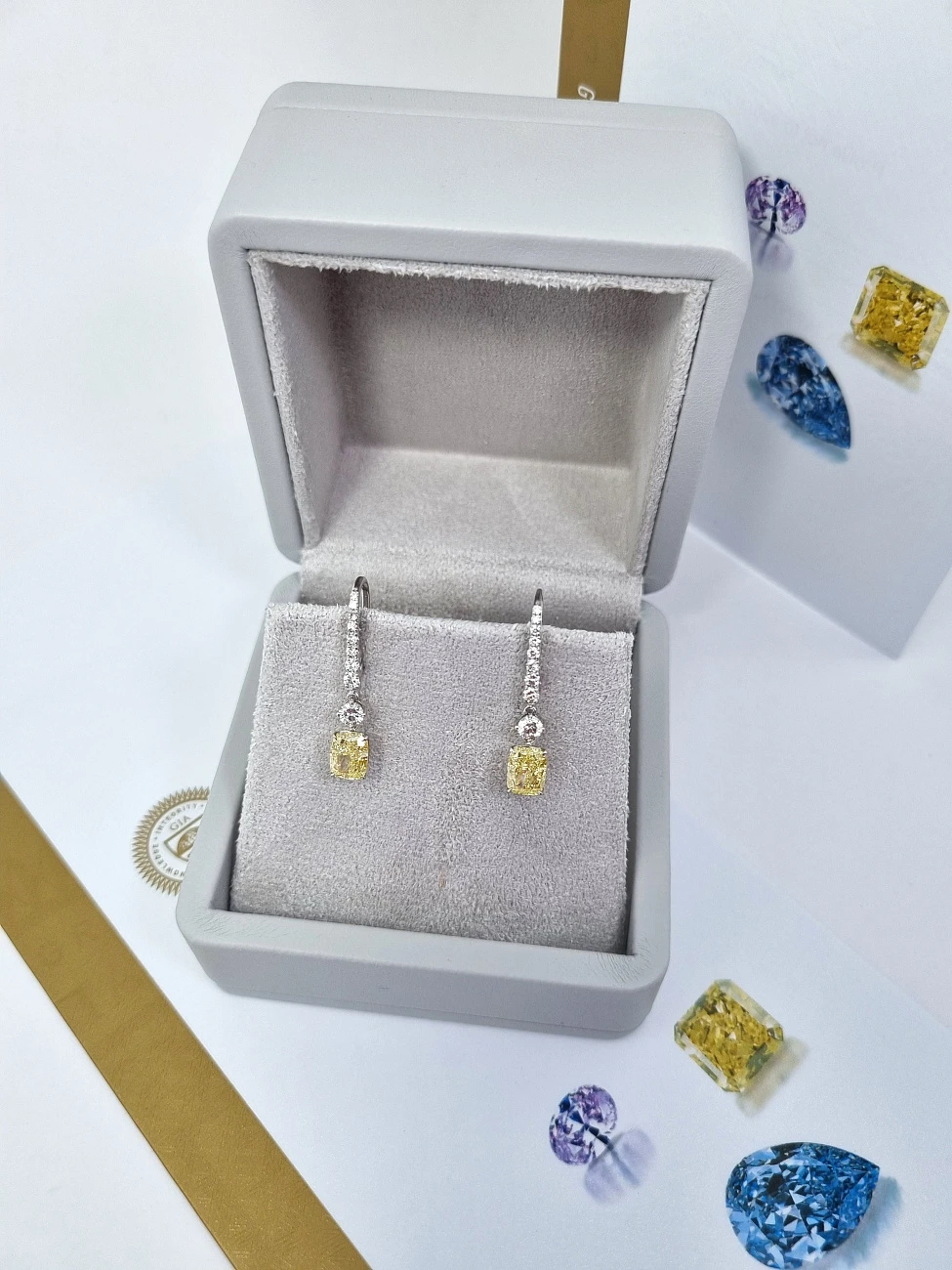 Украшение GIA  Серьги 1,03/1,03 ct. Fancy Yellow   