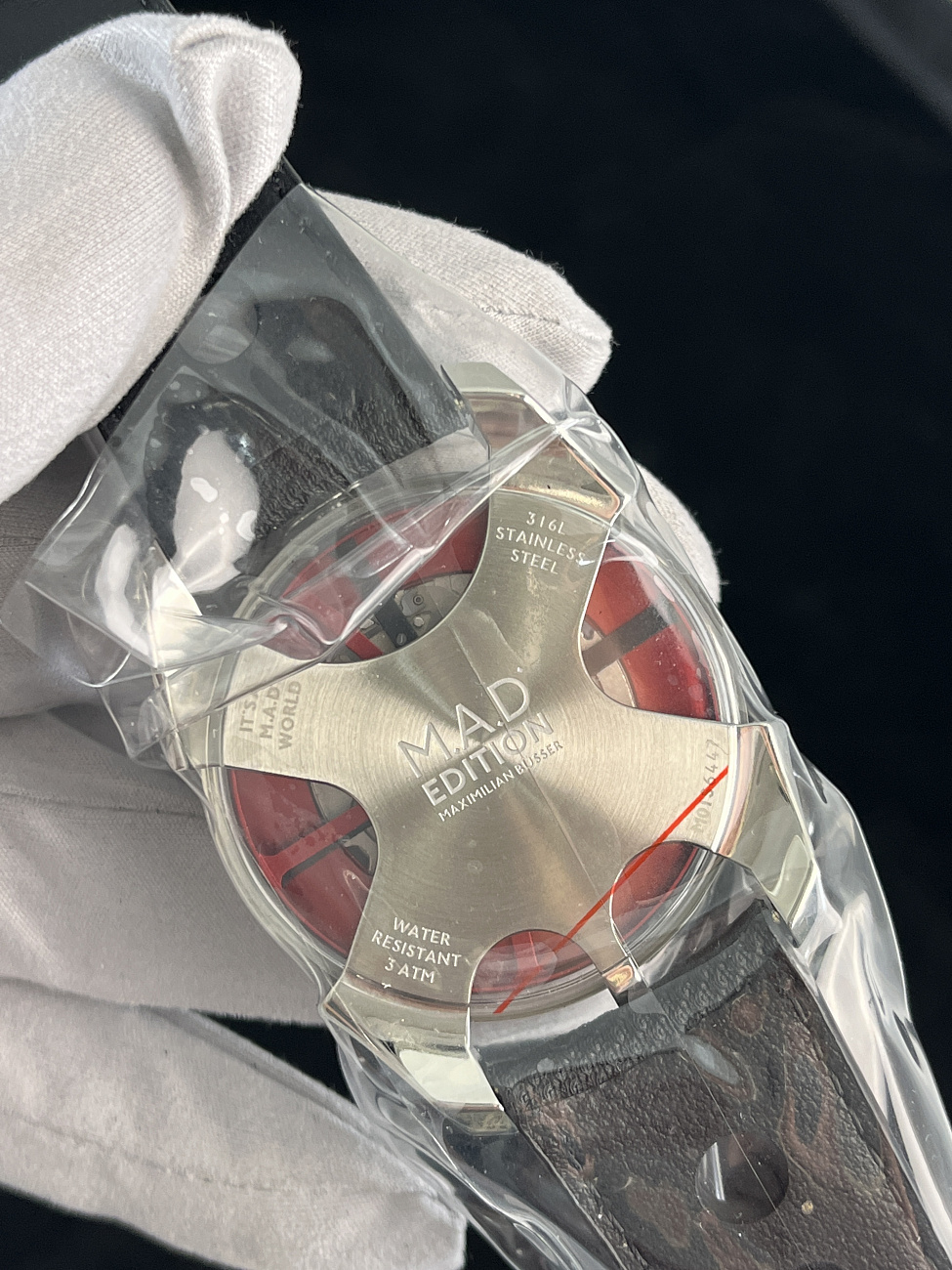 Часы MB&F  M.a.d.1 Red  M.A.D.1 RED