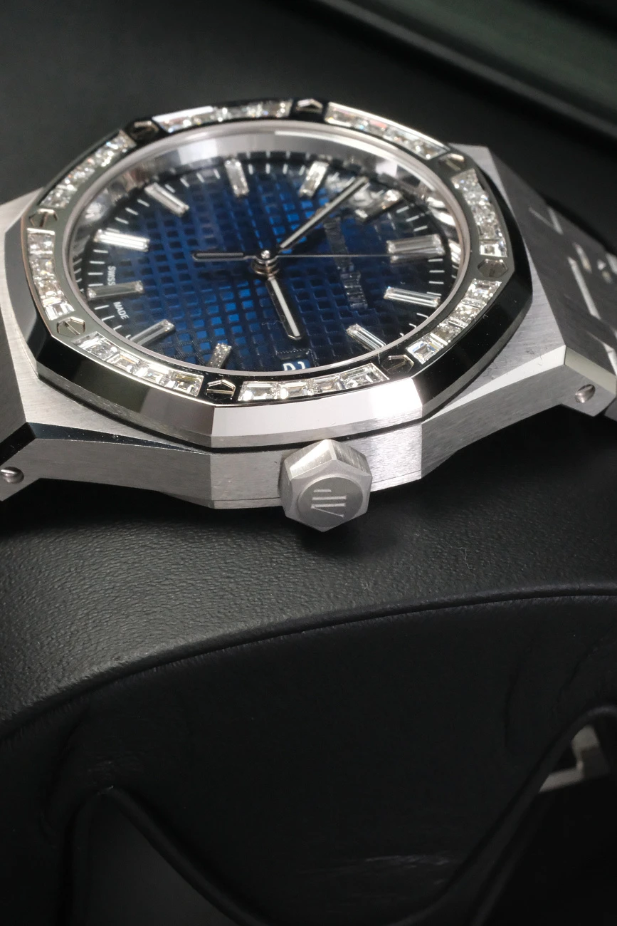 Часы Audemars Piguet  Royal Oak Selfwinding Baguette Diamonds  15551BC.ZZ.1356BC.01