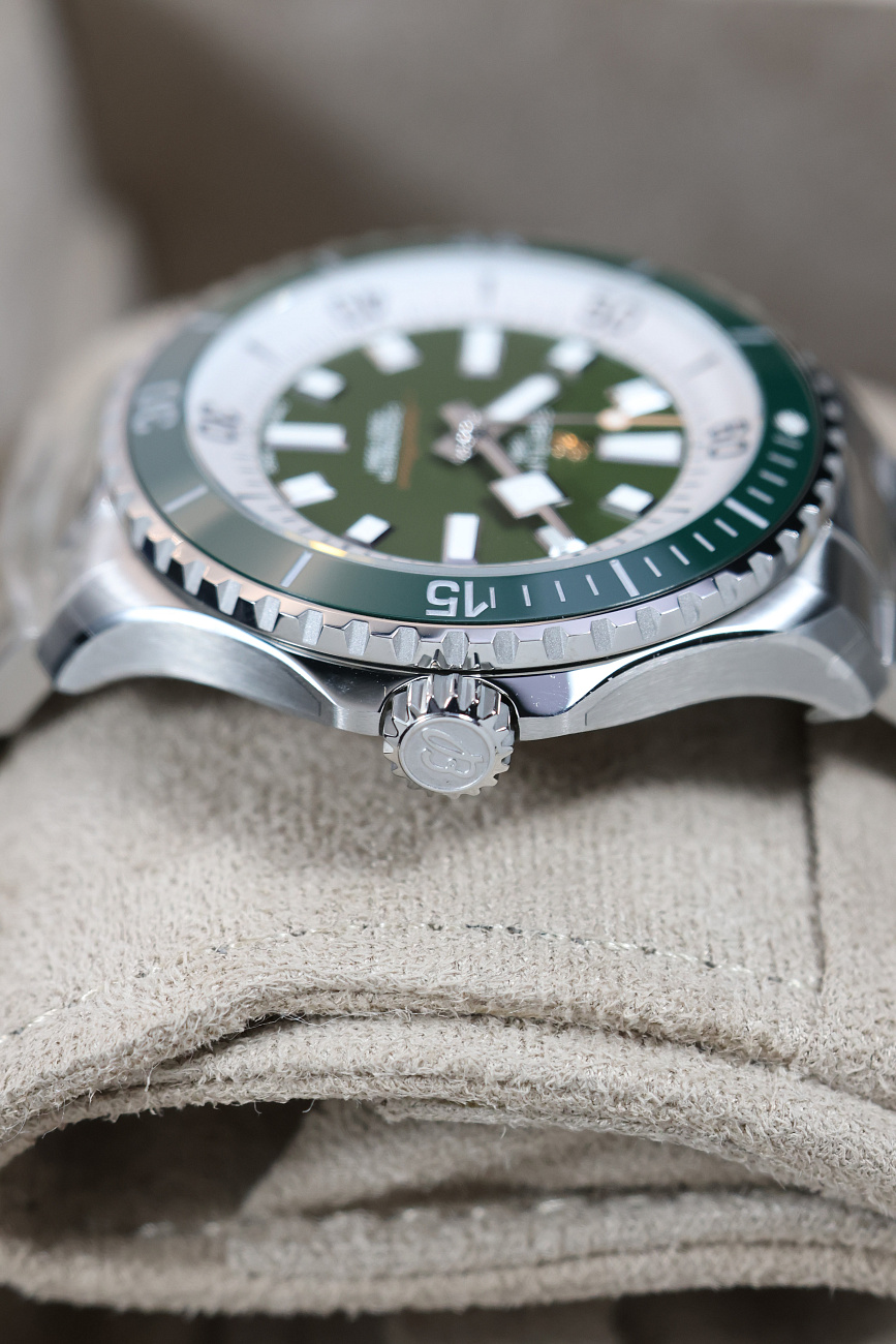 Часы Breitling  Superocean Automatic 44 Green Dial  A17376A31L1A1