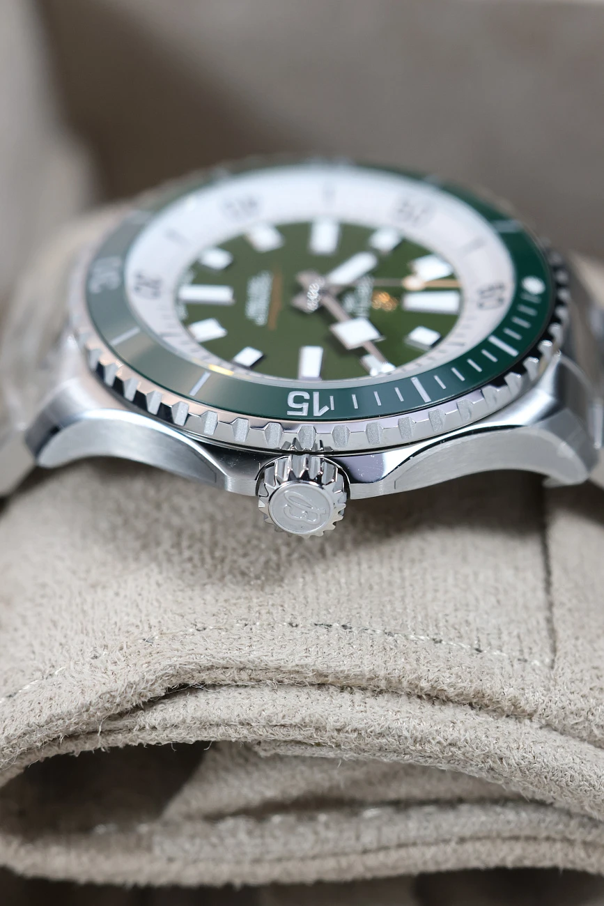 Часы Breitling  Superocean Automatic 44 Green Dial  A17376A31L1A1