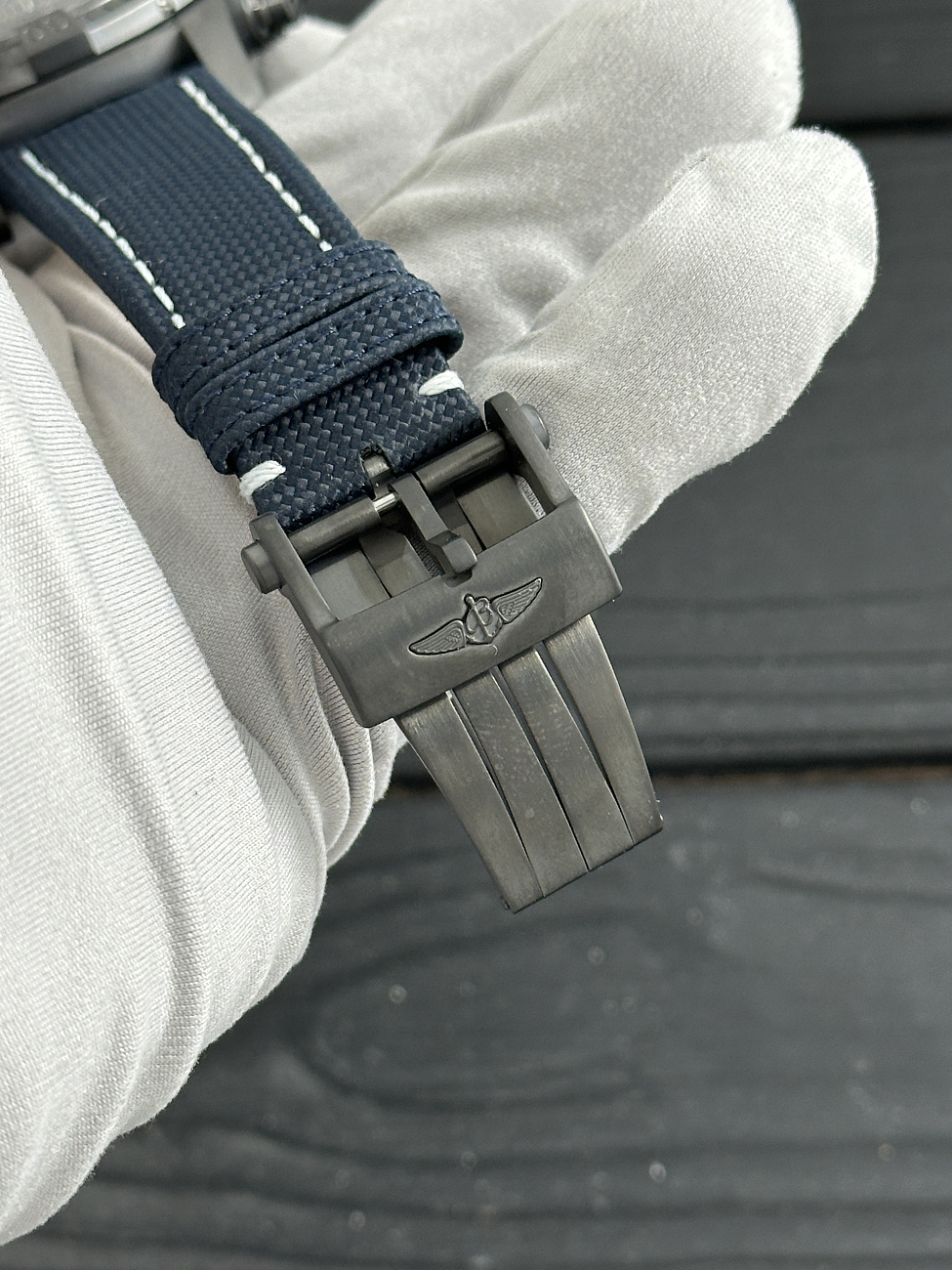 Часы Breitling  Super Avenger Chronograph 48 Night Mission  V13375101C1X2