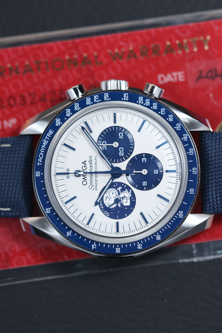 Часы Omega  Speedmaster Snoopy  310.32.42.50.02.001