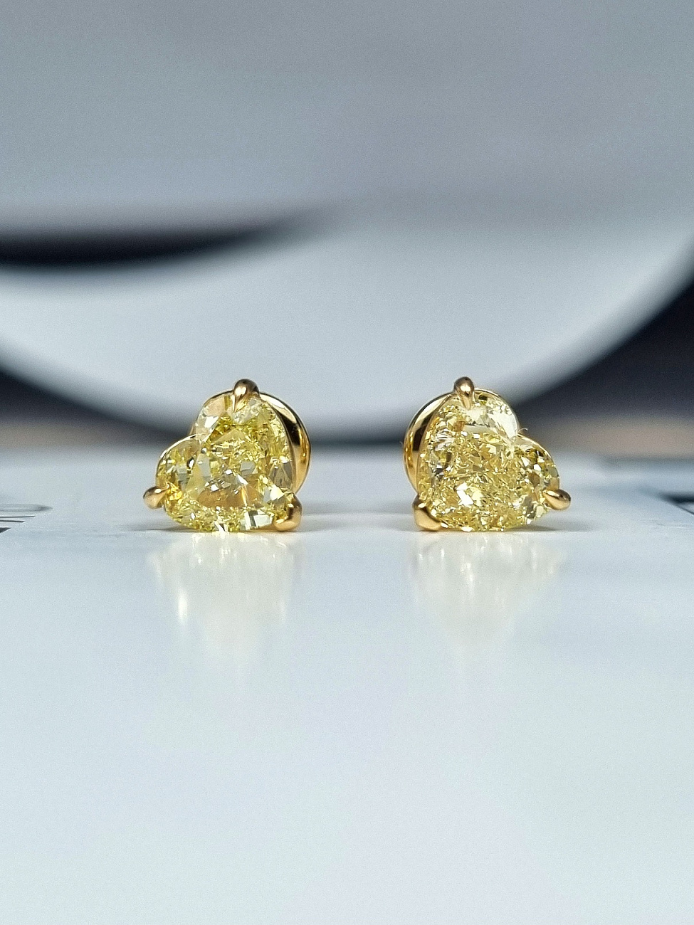 Украшение NO NAME  Серьги 1,01/1,02 Ct. Fancy Yellow/VVS1-VS2 Heart Diamonds   