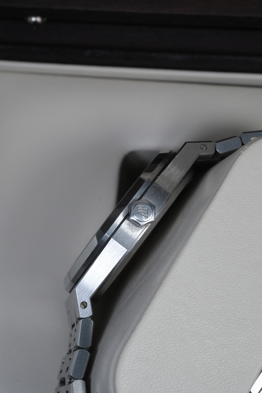 Часы Audemars Piguet  Royal Oak 41Mm White Dial  15400ST.OO.1220ST.02