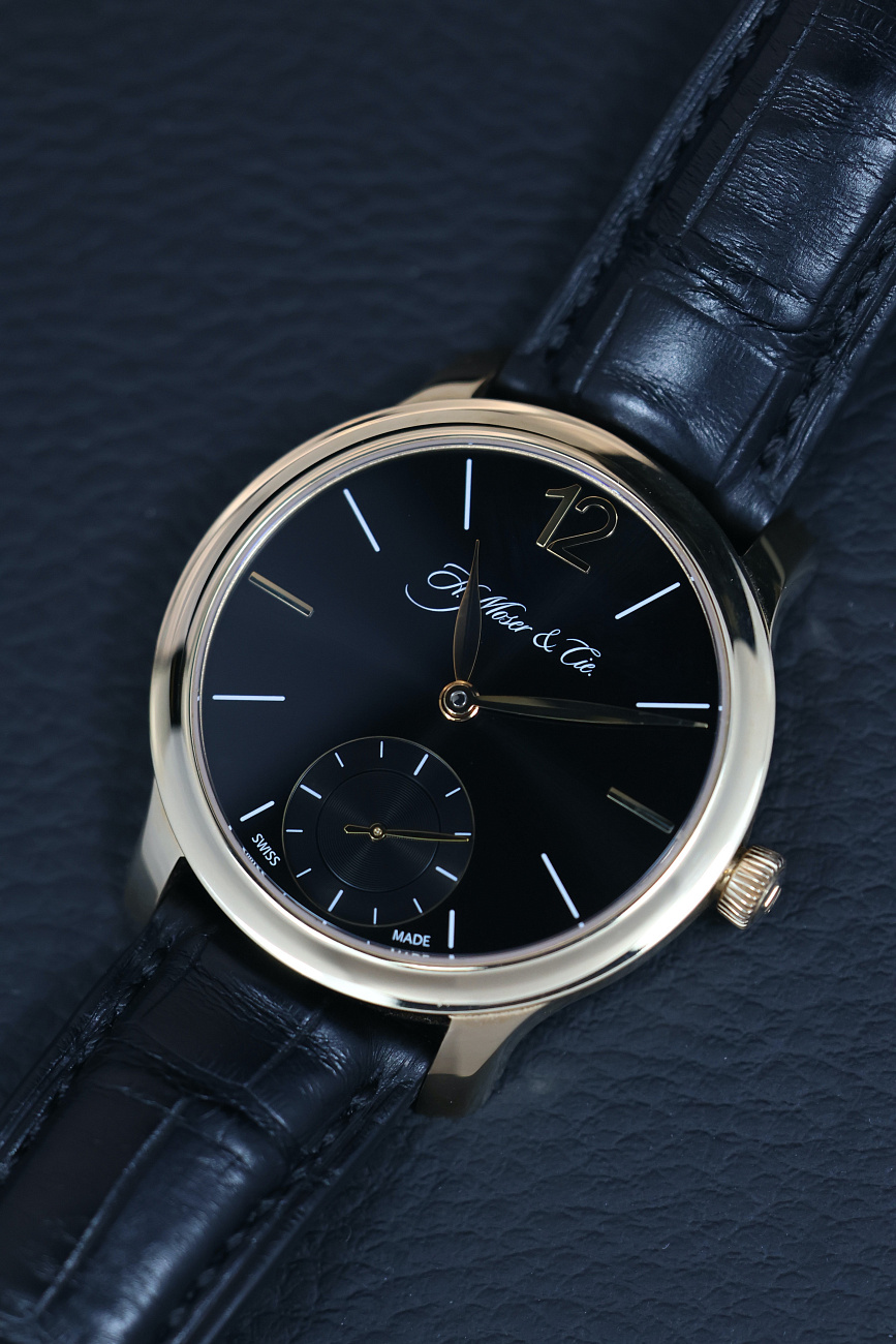 Часы H. Moser & Cie  Endeavour Small Seconds  1321-0101