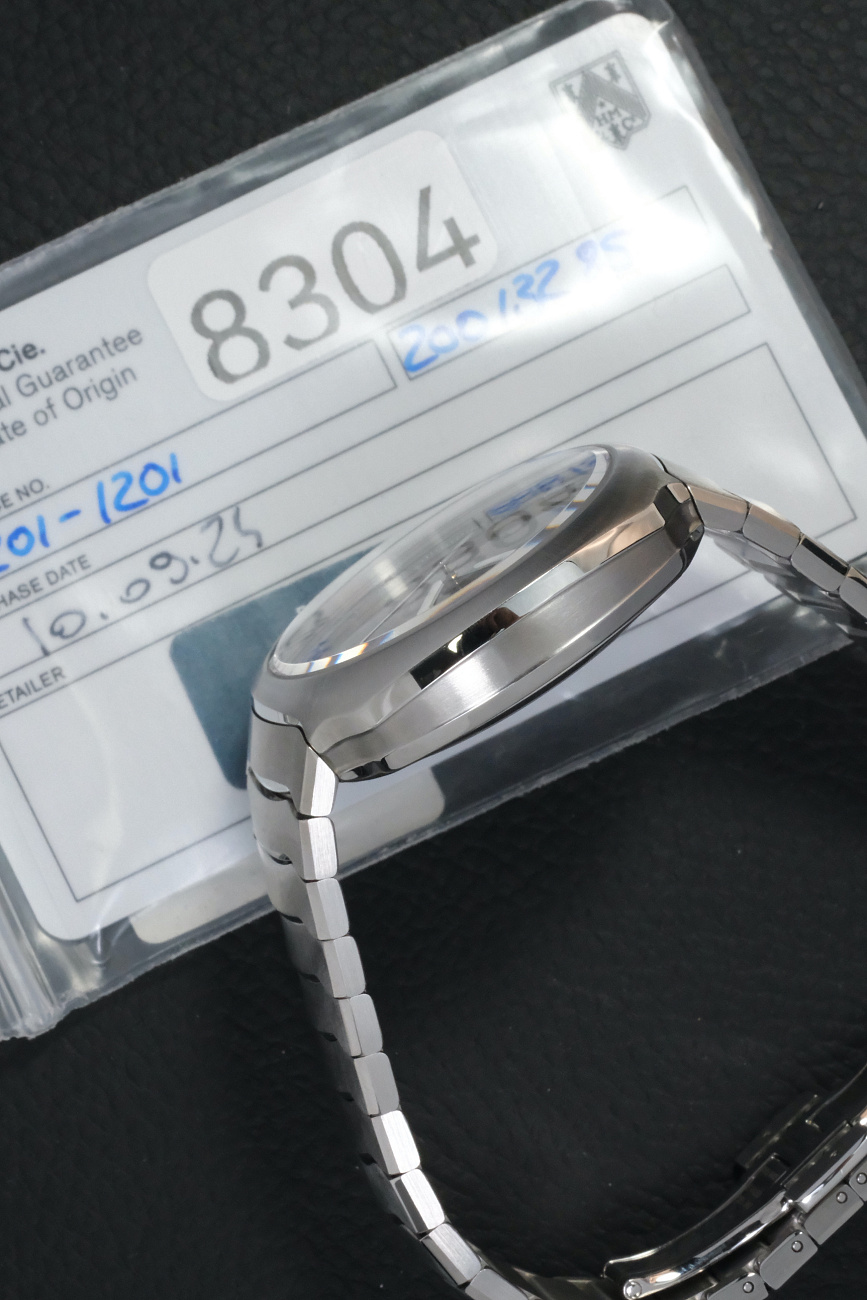 Часы H. Moser & Cie  Streamliner Centre Seconds Purple Haze  6201-1201