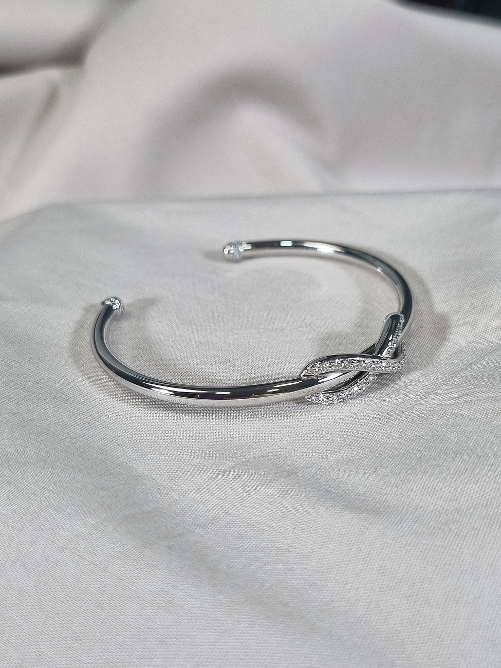 Украшение Tiffany & Co  Infinity Diamond Cuff Bracelet   