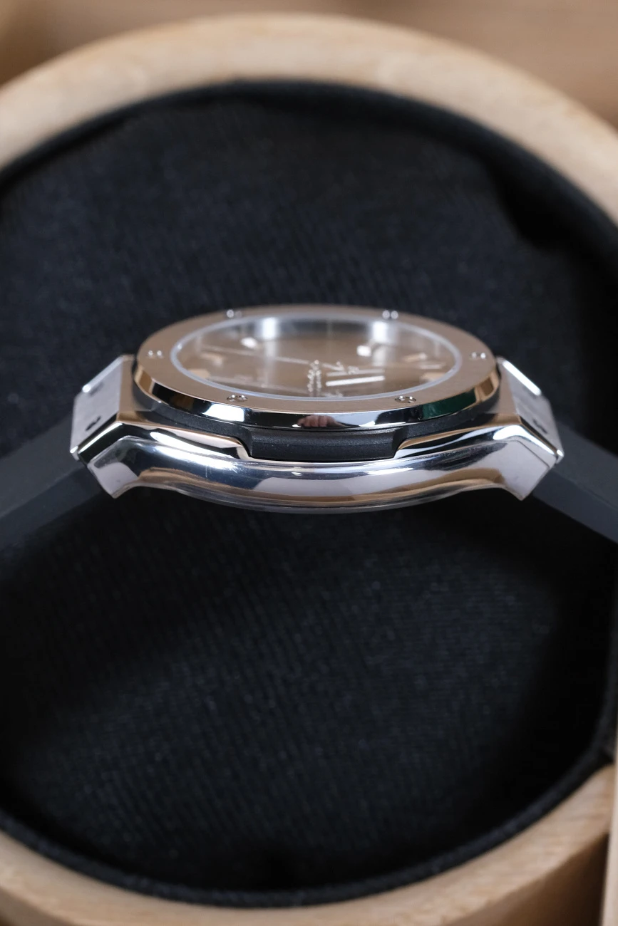 Часы Hublot  Classic Fusion 33 Mm  581.NX.1470.RX