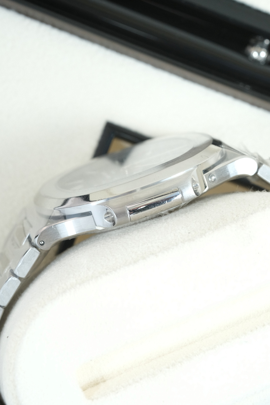 Часы Patek Philippe  Nautilus 5712 Steel  5712/1A-001