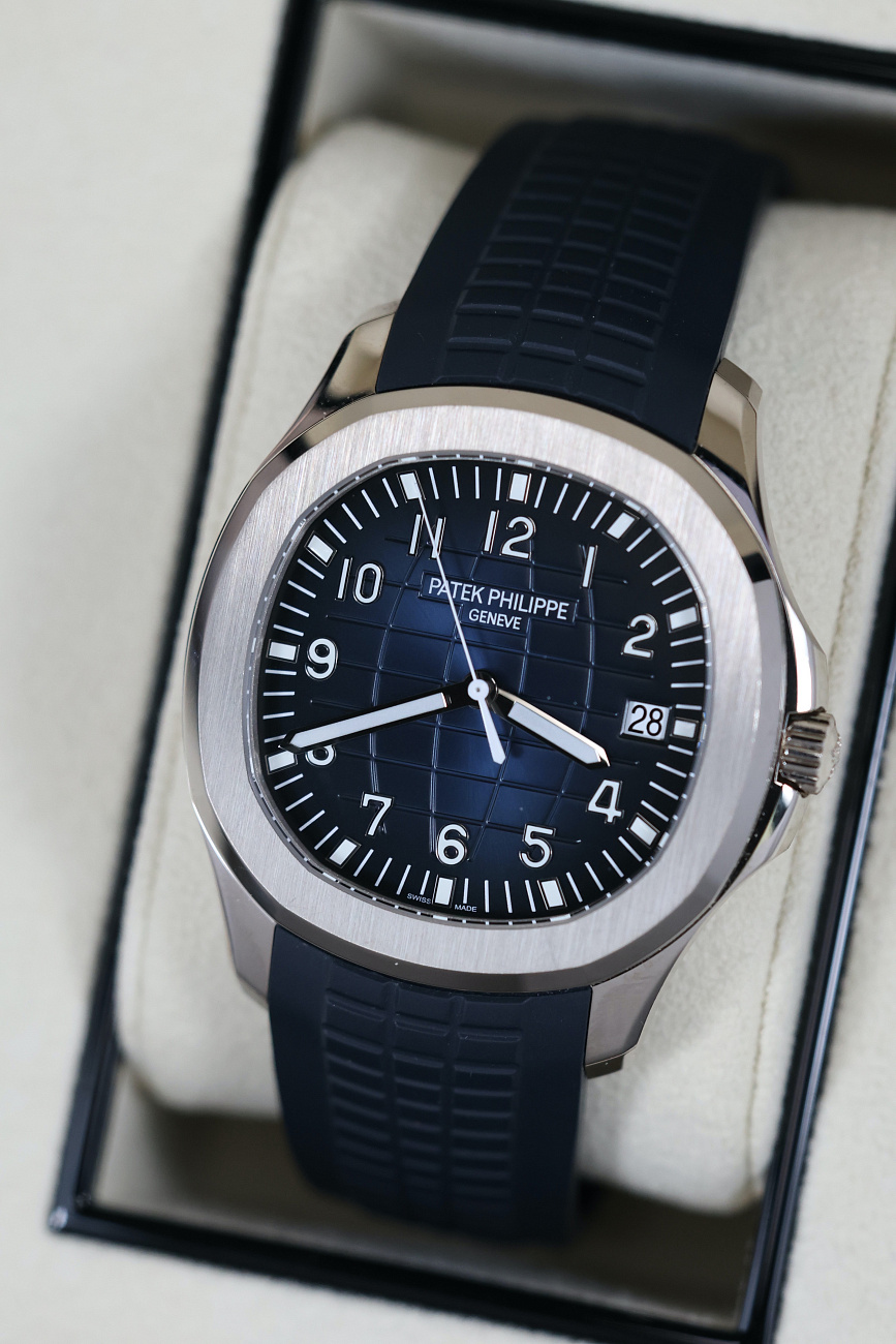 Часы Patek Philippe  Aquanaut White Gold Blue Dial  5168G-001