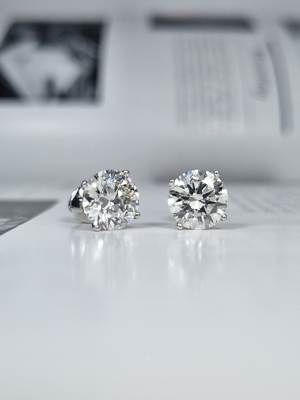 Украшение GIA  Серьги 2,00/2,00 ct. L/VS1 (3 Excellent) Round Diamonds   