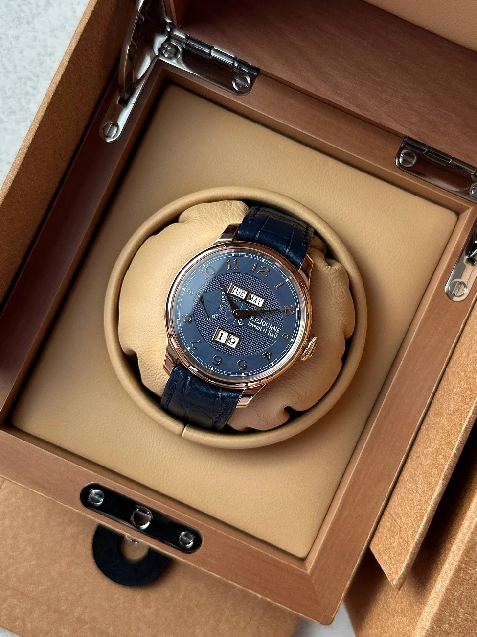 Часы F.P. Journe  Quantième Perpétuel Boutique Edition Blue Dial 40mm   