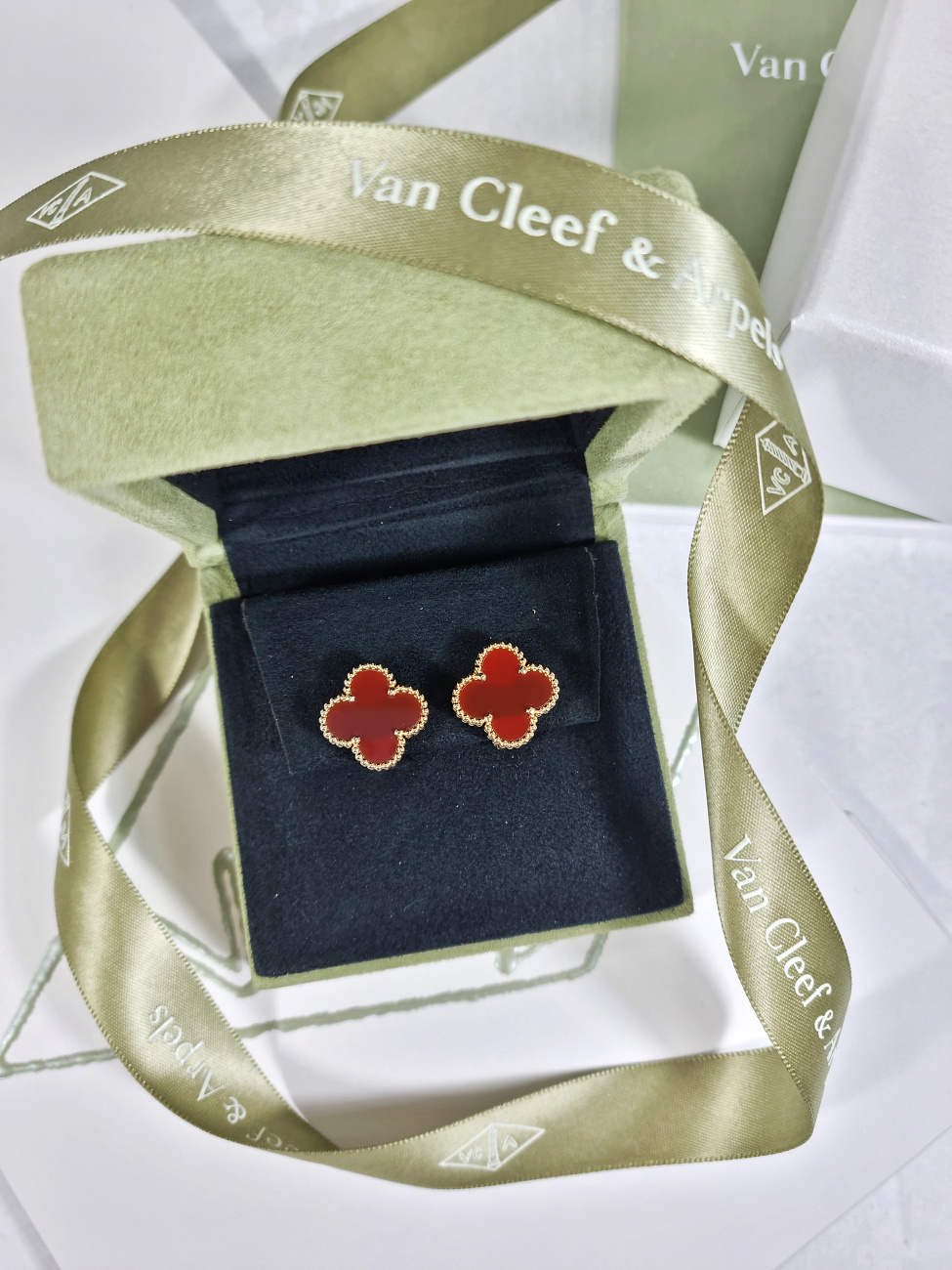 Украшение Van Cleef & Arpels  Vintage Alhambra Earrings  VCARD40400 