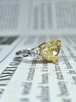 Украшение GIA  Кольцо 5,30 ct. Fancy Yellow/Si1 (Heart Diamond)   