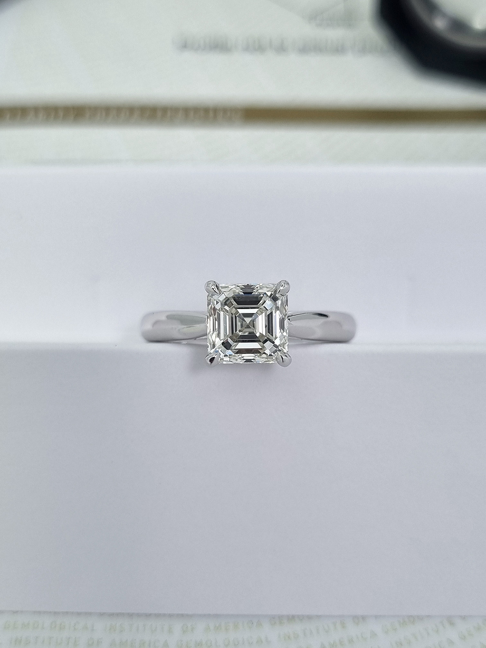 Украшение NO NAME  Кольцо С Бриллиантом 1,76 Ct. J/Internally Flawless   