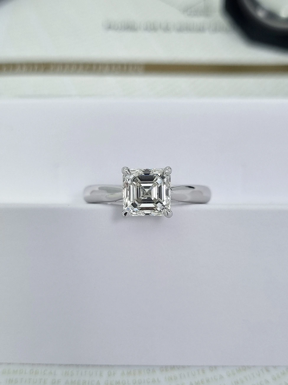 Украшение GIA  Кольцо С Бриллиантом 1,76 Ct. J/Internally Flawless   