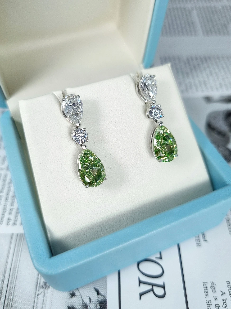 Украшение GIA  Серьги с бриллиантами 2,01/2,03 ct. FBGY/VVS   