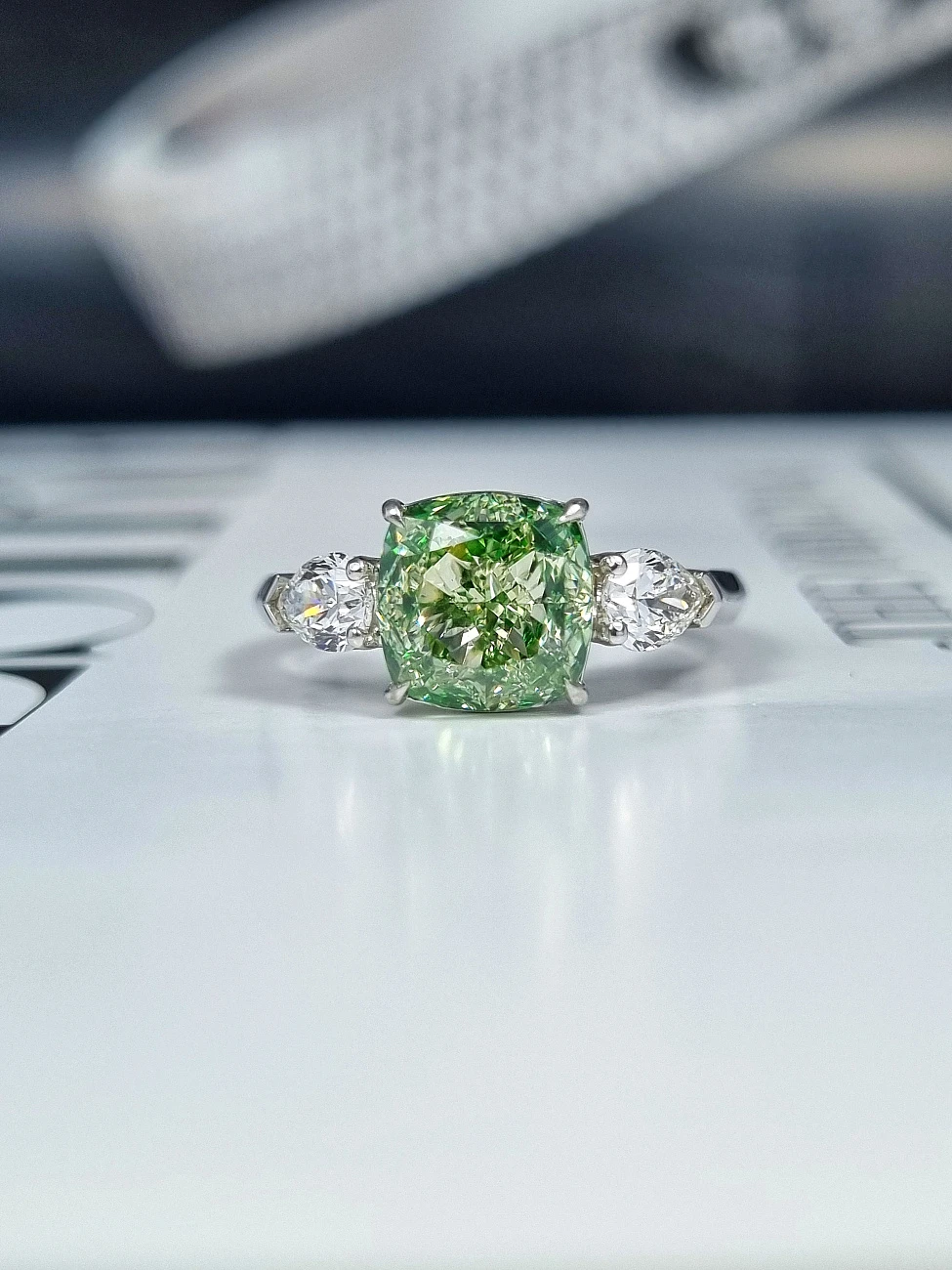 Украшение GIA  Кольцо с бриллиантом 3,01 ct. FLBGY/VS2   