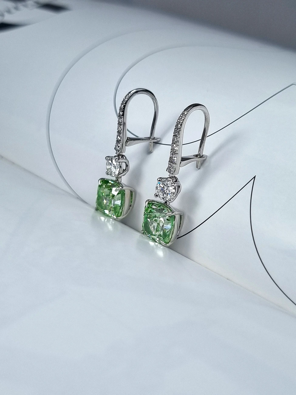 Украшение GIA  Серьги 3,01/3,02 ct. Light Greenish Yellow/VVS2-Si1   
