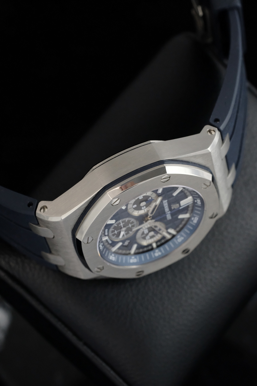 Часы Audemars Piguet  Royal Oak Offshore Chronograph 42 Mm  26480TI.OO.A027CA.01