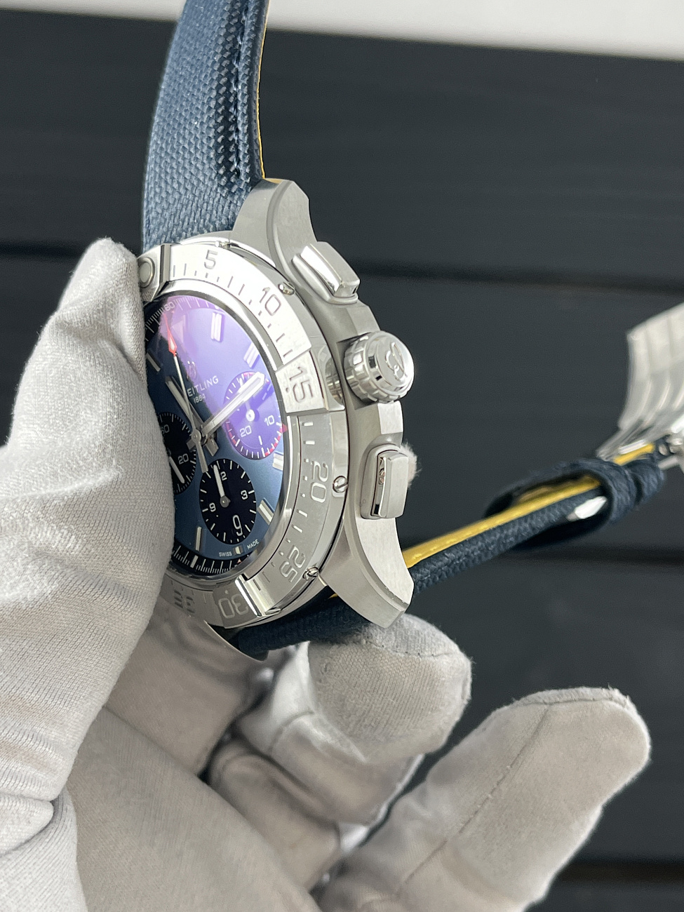 Часы Breitling  Avenger B01 Chronograph 44Mm  AB0147101C1X1