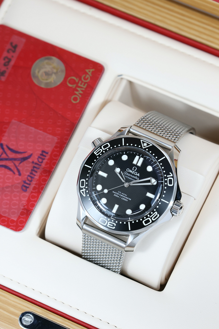 Часы Omega  Seamaster Diver 300 M Co-Axial Chronometer 42 Mm Black  210.30.42.20.01.010