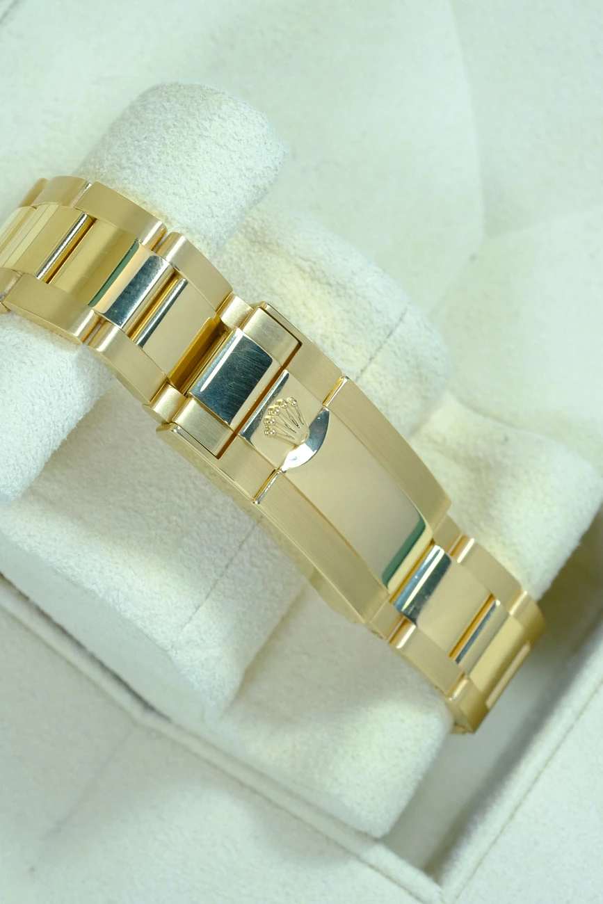 Часы Rolex  -Gmt Master Yellow Gold Green Dial  116718LN