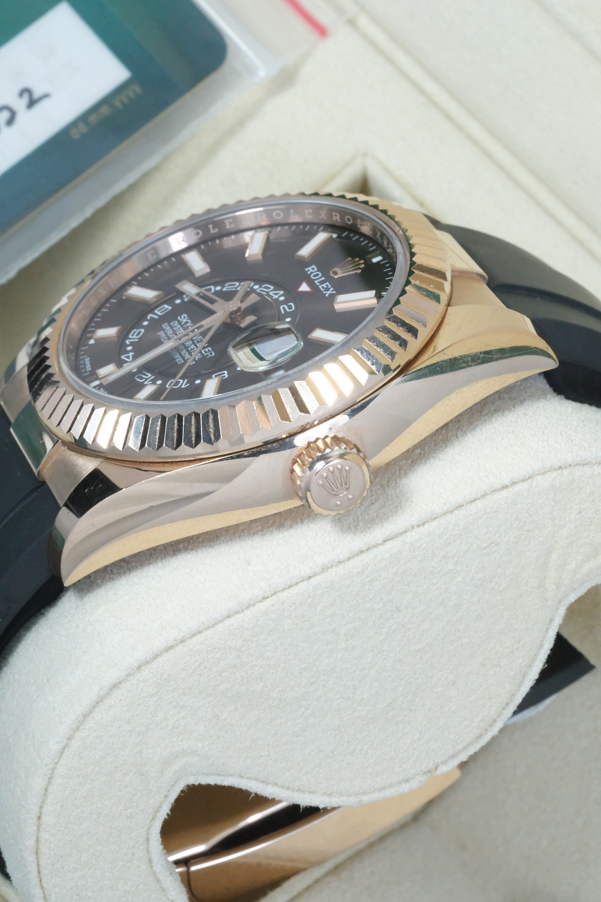 Часы Rolex  Sky-Dweller 42Mm Everose Gold Chocolate Dial  326235-0005