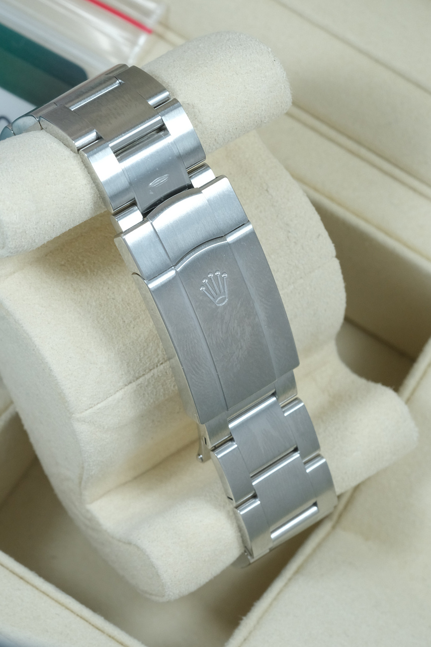 Часы Rolex  Oyster Perpetual 41 Mm Green Dial New Model  134300