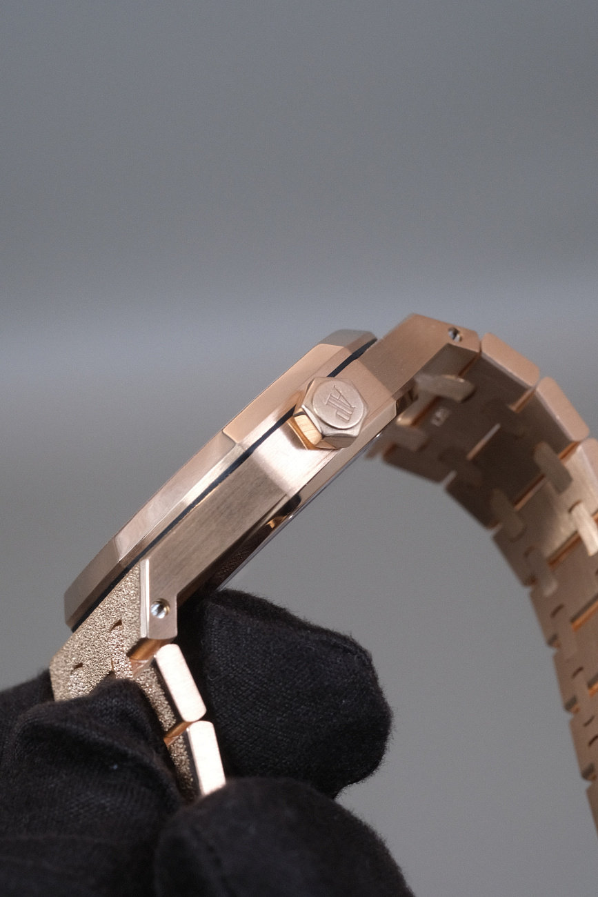 Часы Audemars Piguet  Royal Oak Frosted Rose Gold 37Mm  15454OR.GG.1259OR.03