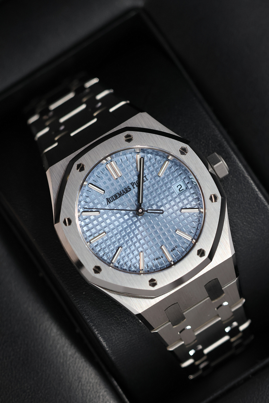 Часы Audemars Piguet  Royal Oak 37 mm Ice Blue Dial  15550ST.OO.1356ST.08