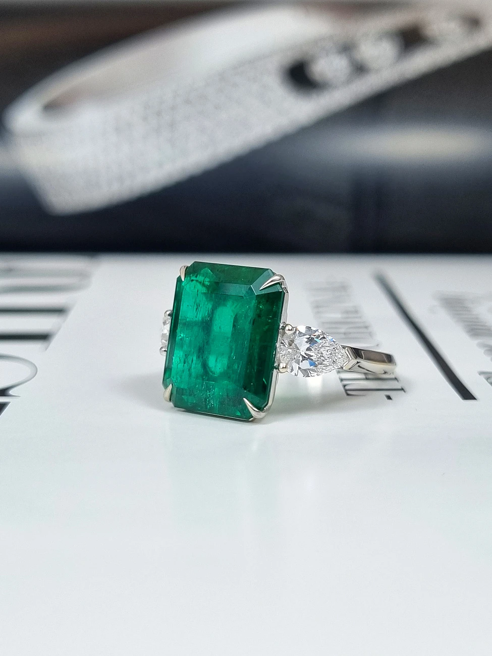 Украшение GRS GemResearch Swisslab  Кольцо с изумрудом 6,28 ct. (Colombia) Vivid Green   