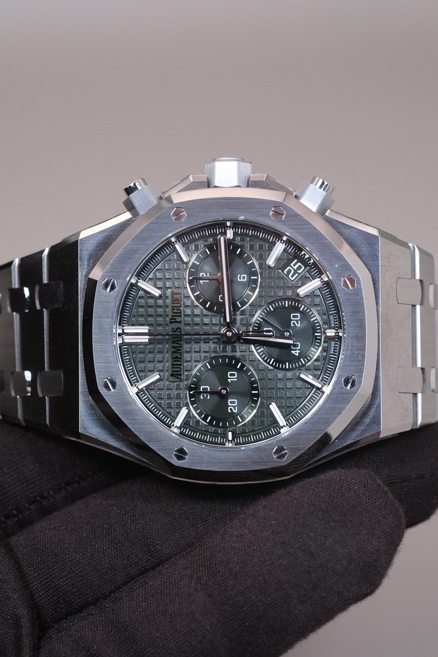Часы Audemars Piguet  - Royal Oak Chronograph Green Dial 41Mm  26240ST.OO.1320ST.08