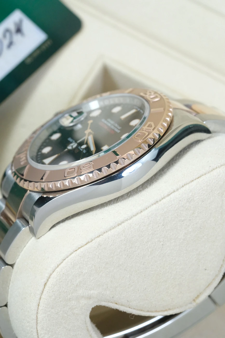 Часы Rolex  Yachtmaster 40Mm Two Tone Black Dial  126621