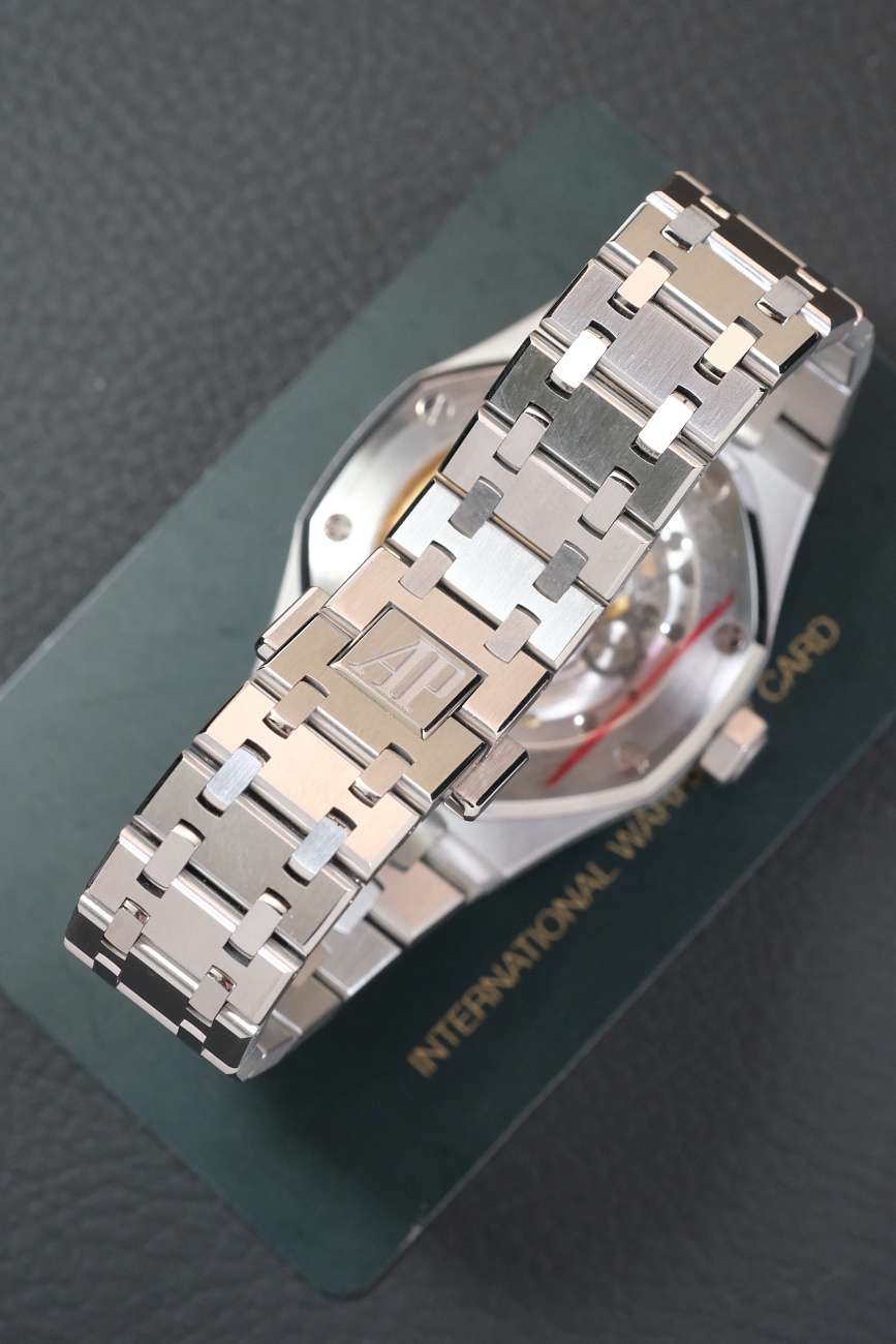 Часы Audemars Piguet  Royal Oak 37Mm  15450ST.OO.1256ST.02