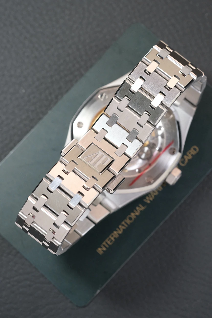Часы Audemars Piguet  Royal Oak 37Mm  15450ST.OO.1256ST.02